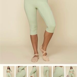 POPFLEX Pistacio Green Capri Leggings